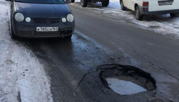 Асфальт растаял под колесами машины ростовчанки